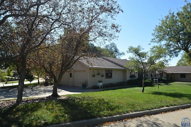 3718 S Briar Path, Sioux City, IA 51104 - photo 2