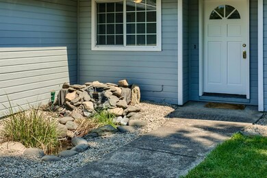 1384 Brook Ct, Medford, OR 97504 - photo 3