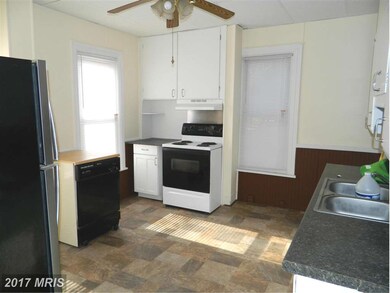 372 W Queen St, Chambersburg, PA 17201 - photo 6
