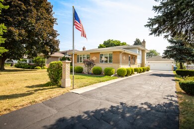 821 N Adele St, Elmhurst, IL 60126 - photo 4