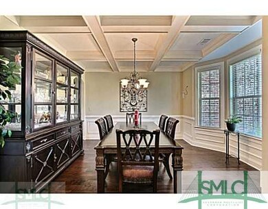 Dining Room. Beautiful Bay Window