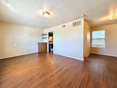 2526 W Prairie St unit 201, Denton, TX 76201 - photo 2
