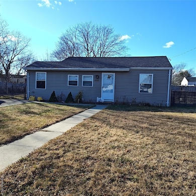 620 Michigan Ave, Bellport, NY 11713 - photo 3