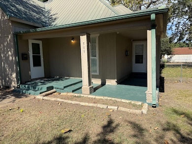 509 E Brown St, Hugo, OK 74743 - photo 4