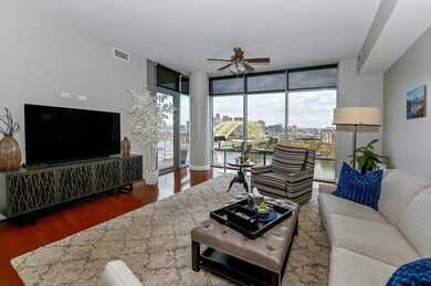400RiverboatRow_Unit1302_04