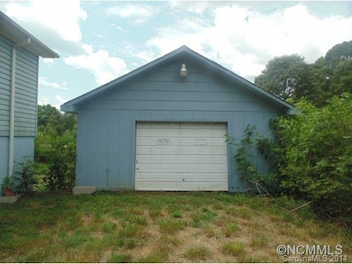 detached garage