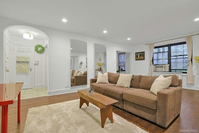 Wykagyl Garden Apartments unit 1F-8, New Rochelle, NY 10804 - photo 4