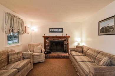 002-Living_Room-4714387-large