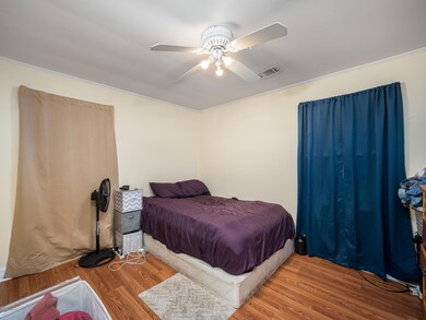 611 Hale Ave-13