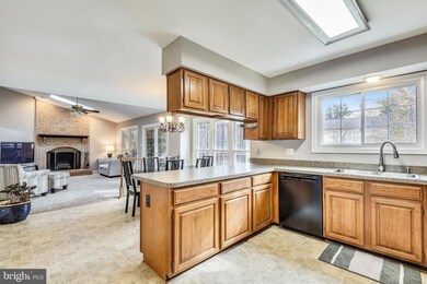 10805 Monticello Dr, Great Falls, VA 22066 - photo 3