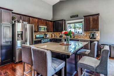 19525 Apache Rd, Bend-20