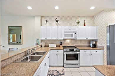 Expansive kitchen with double sink, great cabinet
