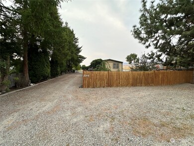 2201 NE 3rd St NE, East Wenatchee, WA 98802 - photo 2