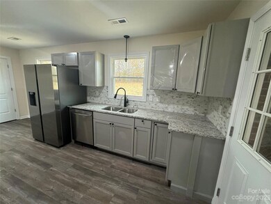 581 Pontiac Dr, Shelby, NC 28152 - photo 2