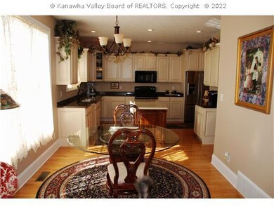 29 Chandler Cir, Scott Depot, WV 25560 - photo 4