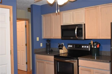 Great kitchen with newer stainless steel appliances!