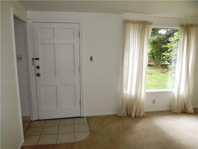 Entry/Foyer.