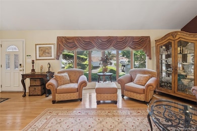 3 Wood Ln, Plainview, NY 11803 - photo 5