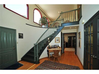 Entry/Foyer.