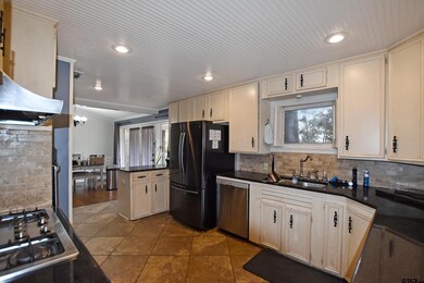 3126 Curtis Dr, Tyler, TX 75701 - photo 4