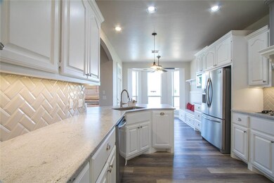 2121 NE 15th St, Moore, OK 73160 - photo 7