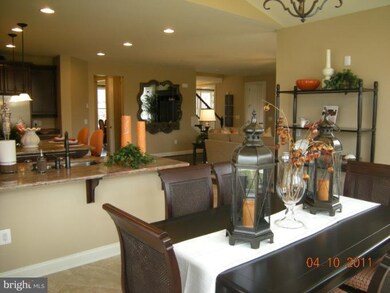 5908 Hunter Crest Rd, Woodbridge, VA 22192 - photo 3