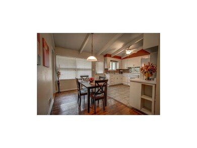 Amazing vaulted ceiliings in the kitchen/dining ar