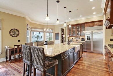 2405 Sandy Point kit toward eat in