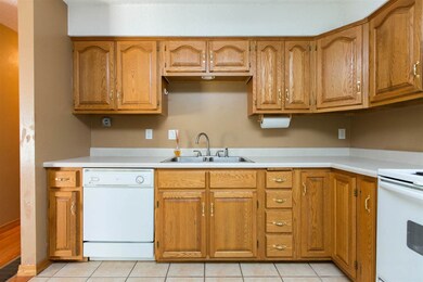 1340 Edgewood Dr, Waterloo, IA 50701 - photo 2