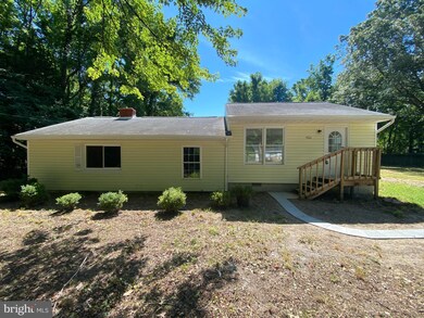 466 Rolando Dr, Colonial Beach, VA 22443 - photo 2