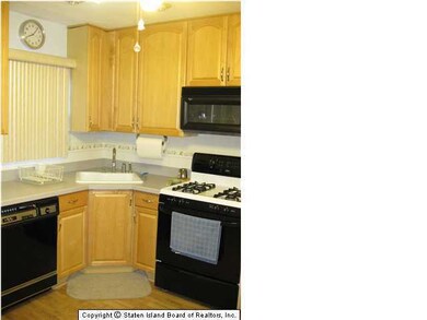 352 Chesterton Ave, Staten Island, NY 10306 - photo 5