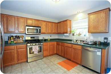 Well lite work space and plenty of space to cook with the family!