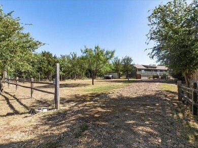 120 Virginia Dr, Granbury, TX 76049 - photo 2