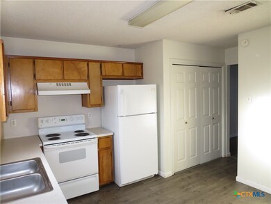 142 Wolf Rd unit A, Copperas Cove, TX 76522 - photo 4