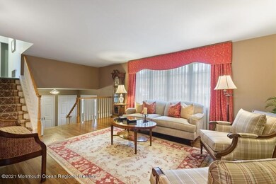 05_27BermanWay_1_LivingRoom_LowRes