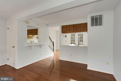 1612 Fieldthorn Dr, Reston, VA 20194 - photo 6