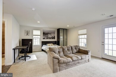 937 Magnolia Blossom Ct, Sykesville, MD 21784 - photo 2