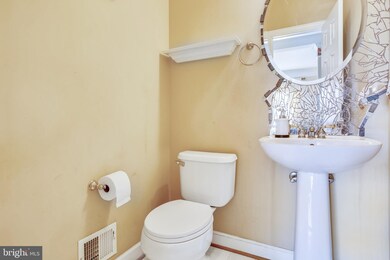 2459 Fox Stream Ln, Herndon, VA 20171 - photo 3