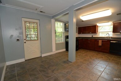 Eat-in kitchen