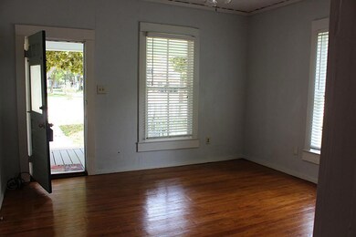Original hardwoods, neutral colors