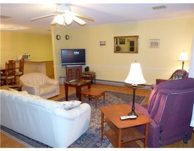 381 Chatham Cir unit 381, Warwick, RI 02886 - photo 2