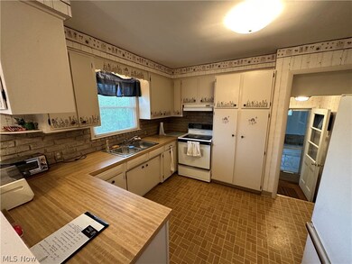 1918 Harding Dr, Wickliffe, OH 44092 - photo 7