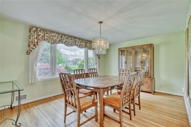 HARDWOODS * DINING ROOM