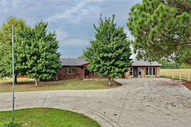 10388 N Perry Rd, Stigler, OK 74462 - photo 7