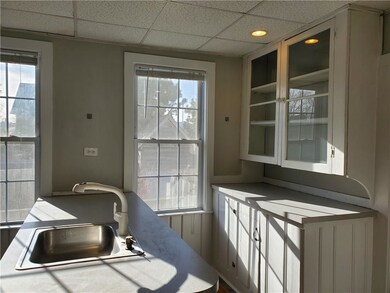 42 Weaver Ave, Newport, RI 02840 - photo 4