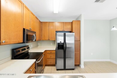 ample counterspace