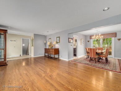 639 S Hillcrest Ave, Elmhurst, IL 60126 - photo 4