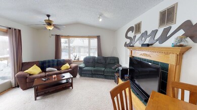 1002 S 17th St, Grand Forks, ND 58201 - photo 7