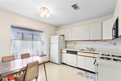 422 Panorama Dr, Mohegan Lake, NY 10547 - photo 6