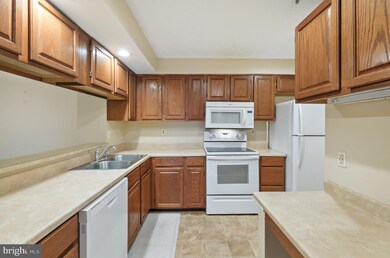 12200 Eagles Nest Ct unit F, Germantown, MD 20874 - photo 5